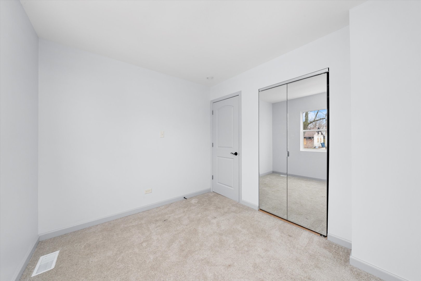2937 PEACHTREE Avenue