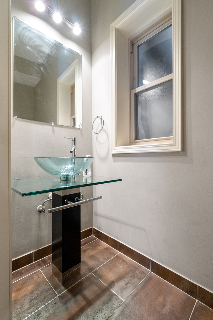 1118 E 46th Street Unit: 1E