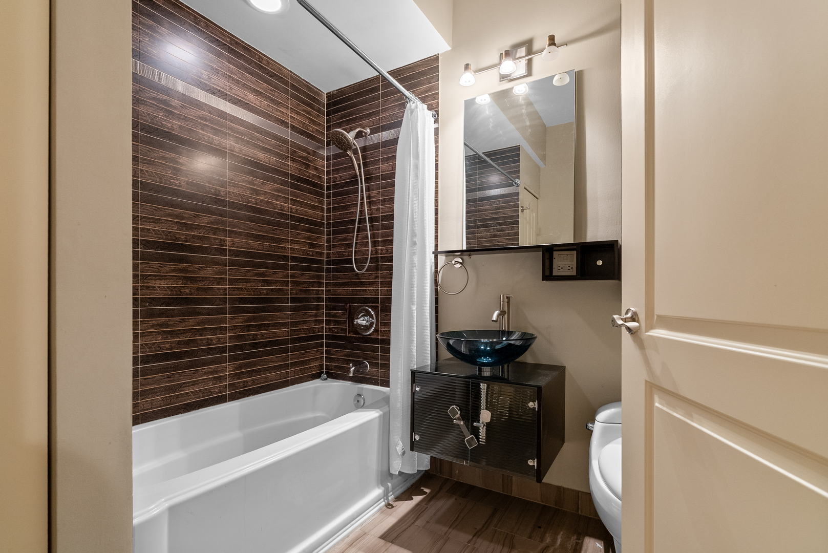 1118 E 46th Street Unit: 1E