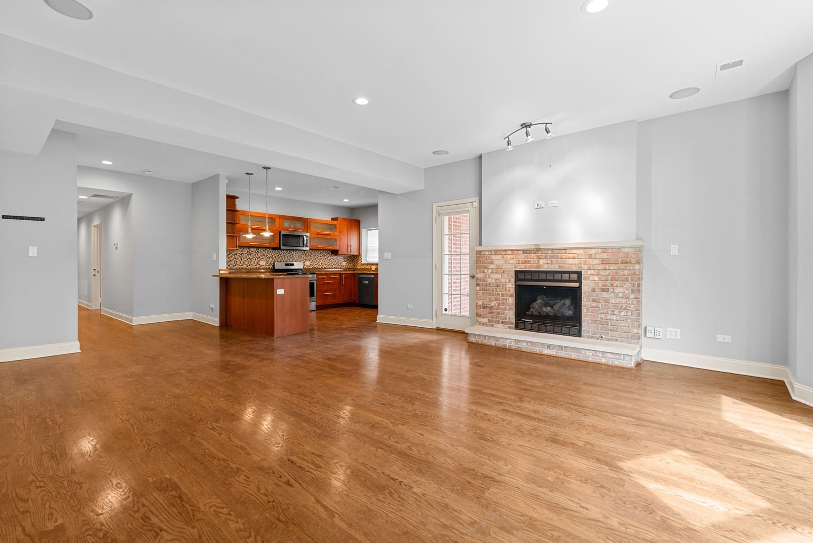 1118 E 46th Street Unit: 1E