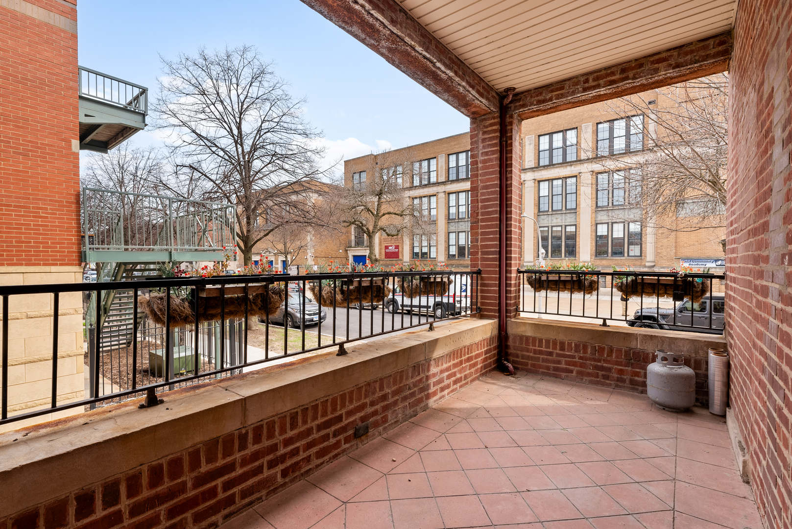 1118 E 46th Street Unit: 1E