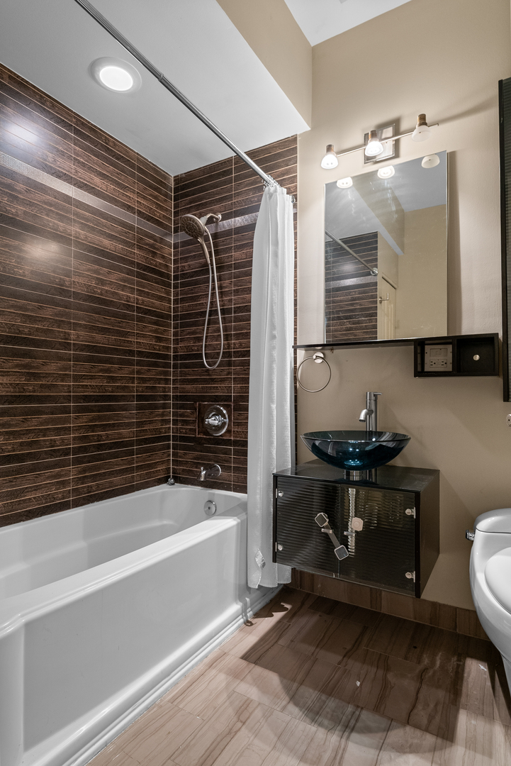 1118 E 46th Street Unit: 1E