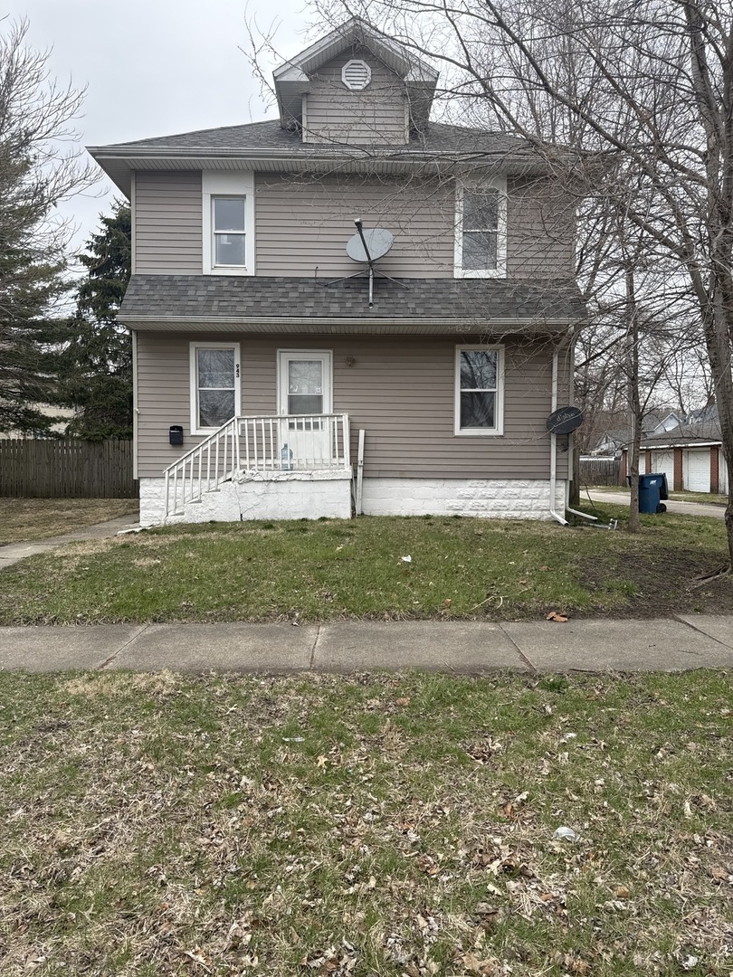 943 E Bourbonnais Street