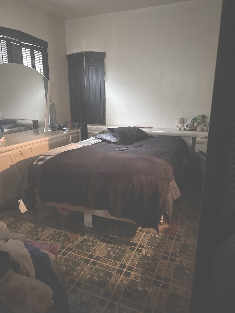 5425 W Kamerling Avenue