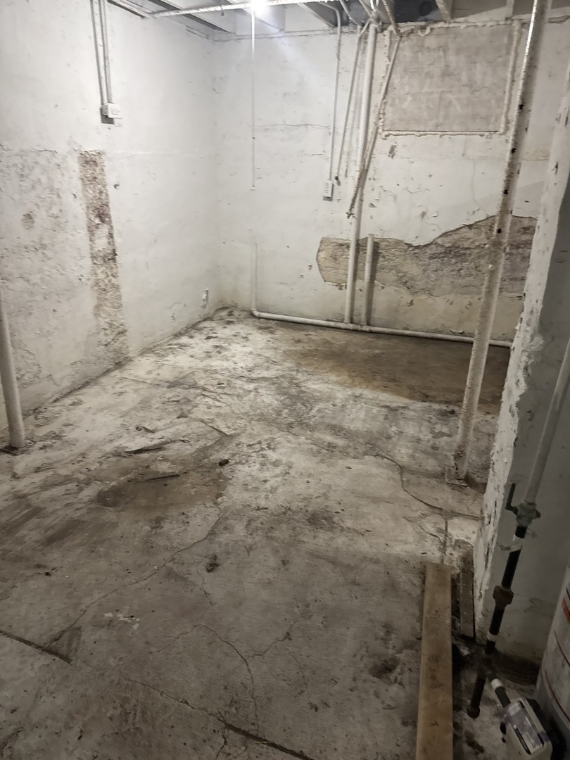 943 E Bourbonnais Street