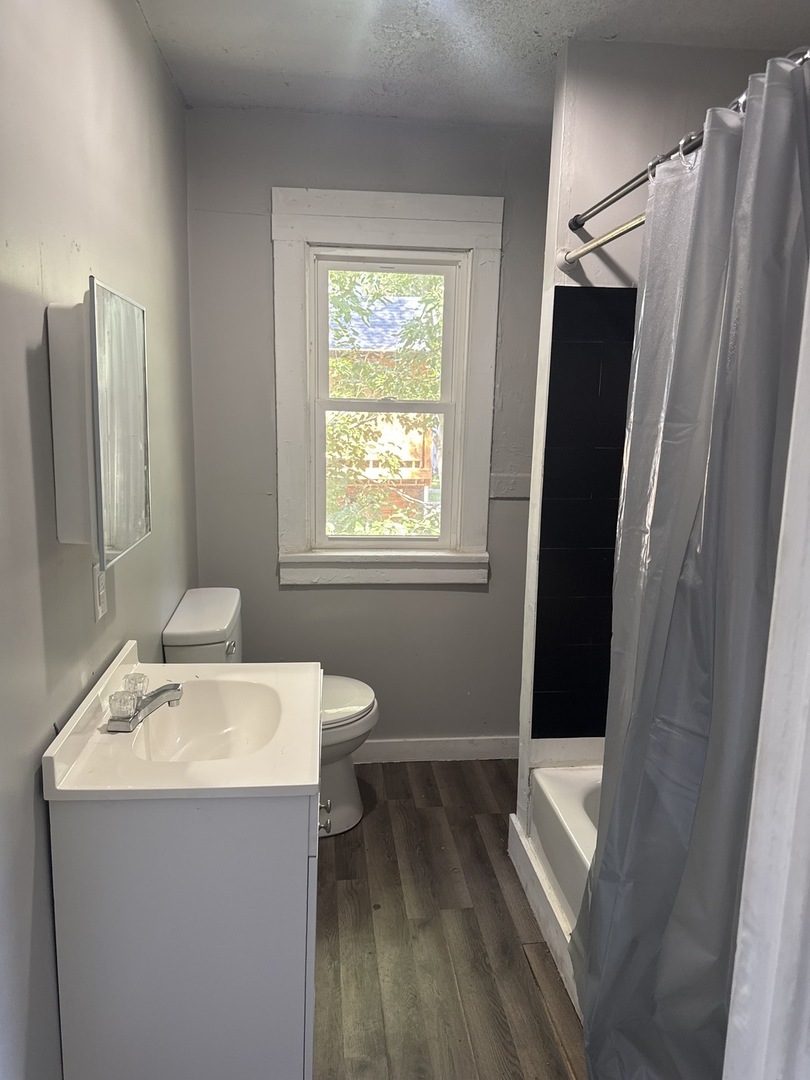 943 E Bourbonnais Street