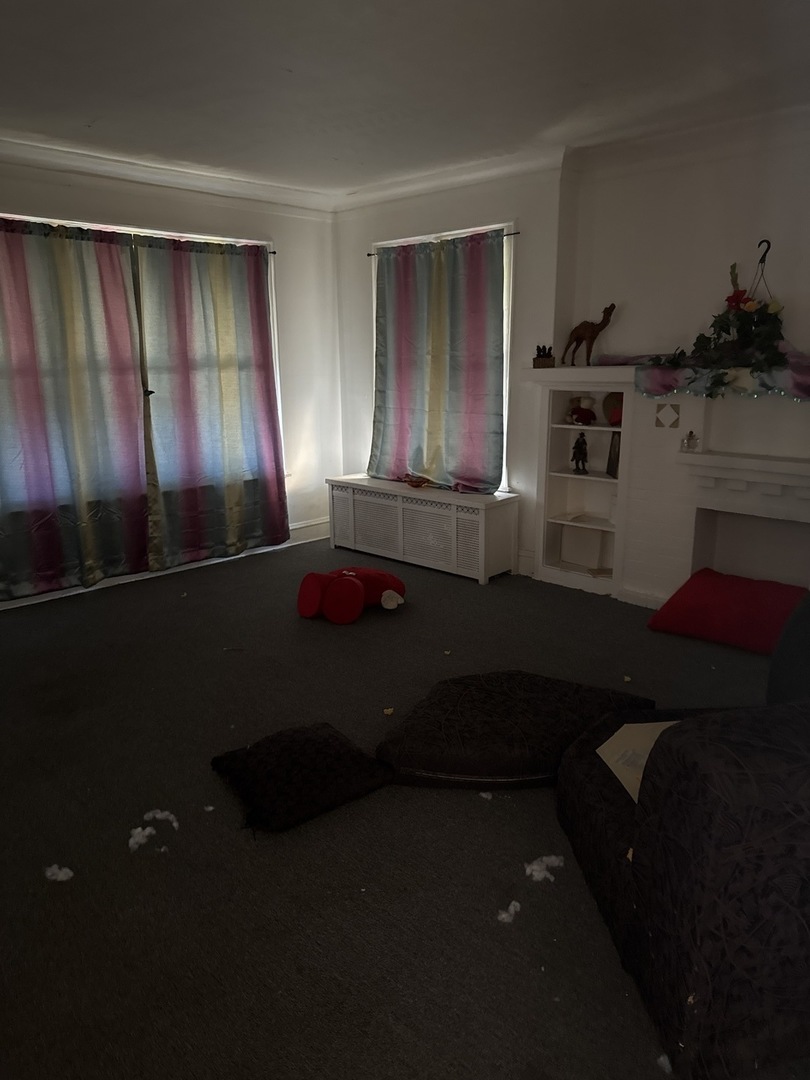 8121 S Jeffery Boulevard