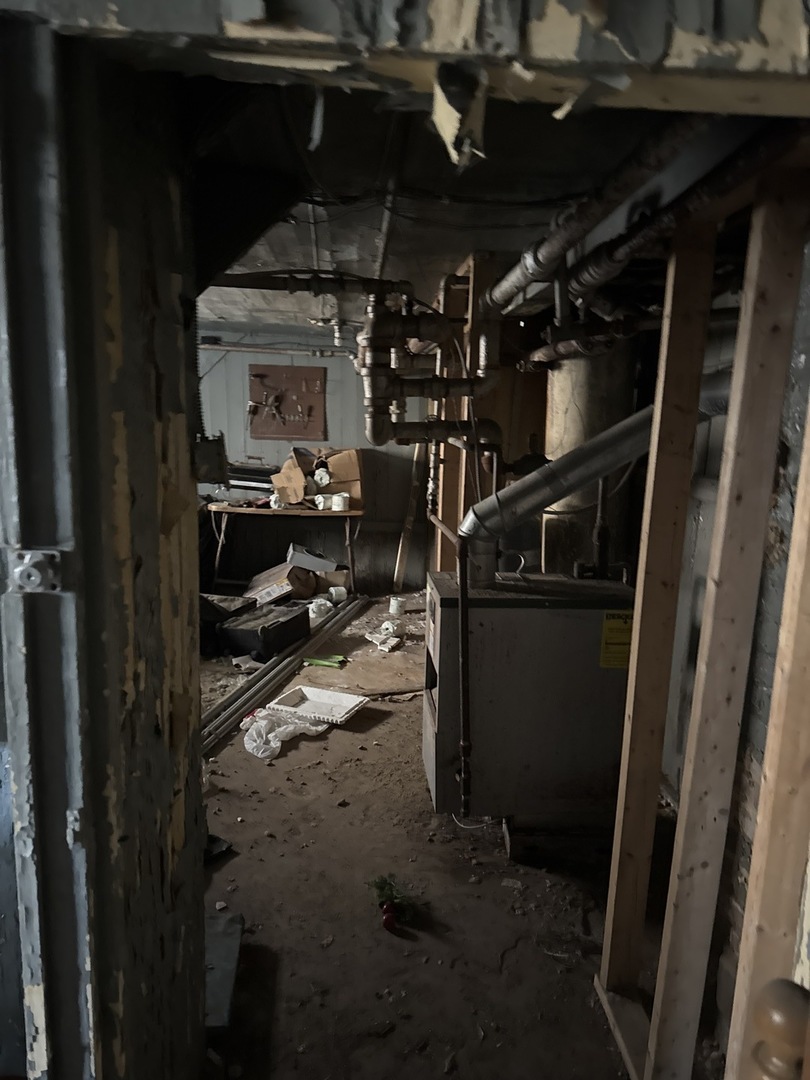 8121 S Jeffery Boulevard