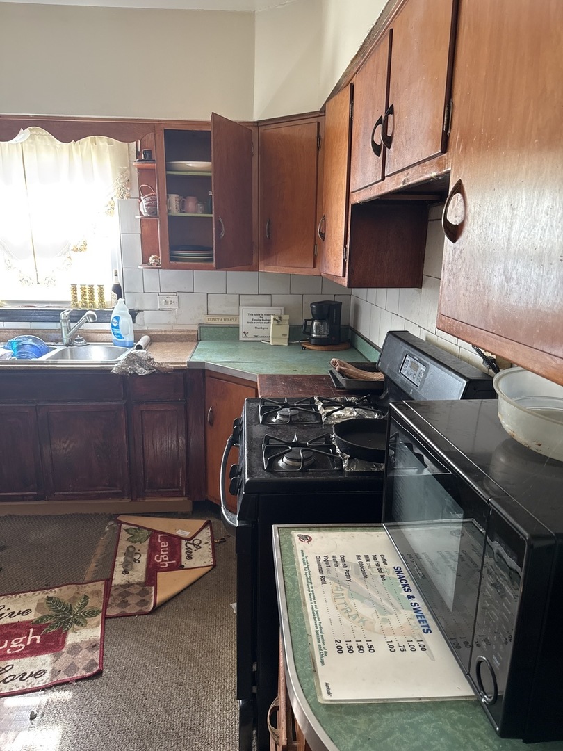 8121 S Jeffery Boulevard