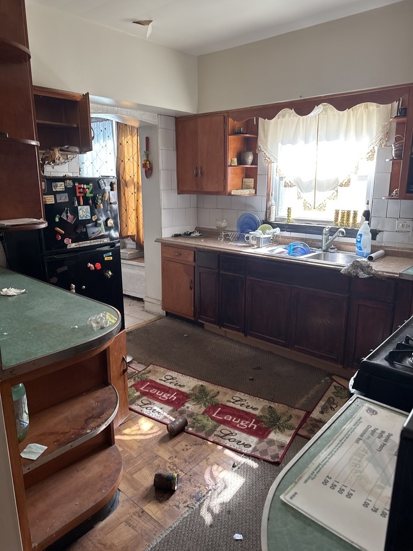 8121 S Jeffery Boulevard