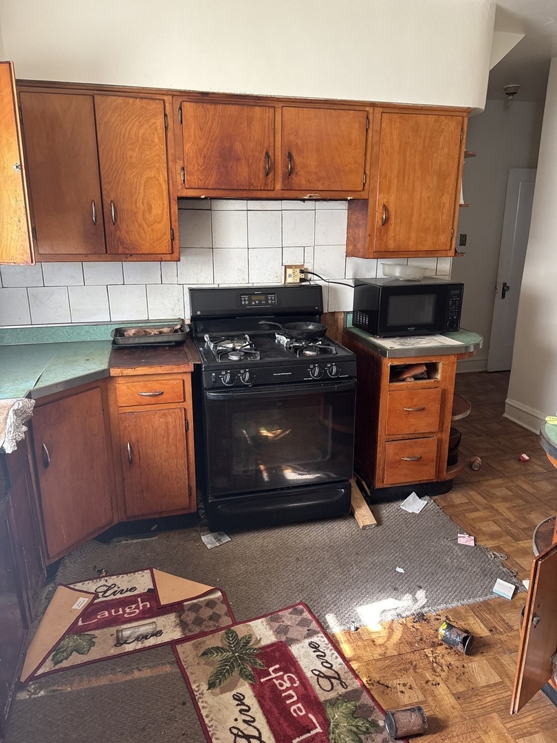 8121 S Jeffery Boulevard