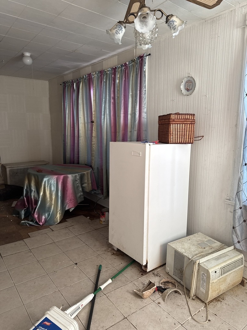 8121 S Jeffery Boulevard