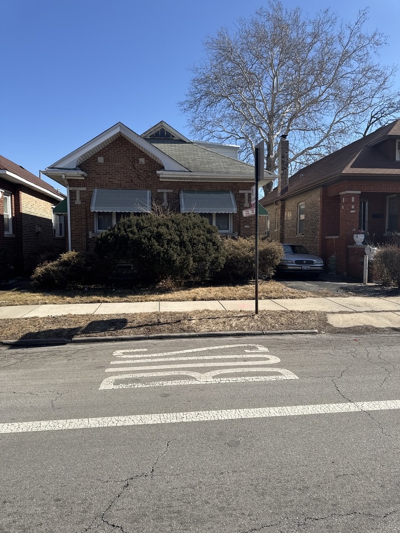 8121 S Jeffery Boulevard