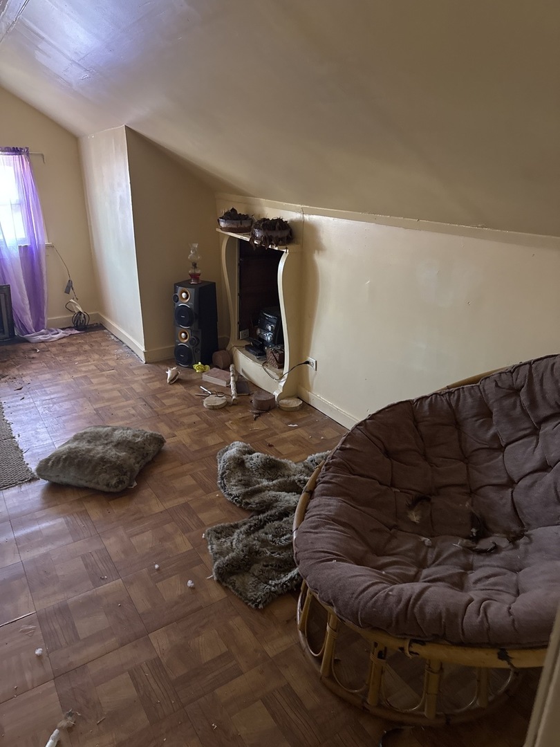 8121 S Jeffery Boulevard