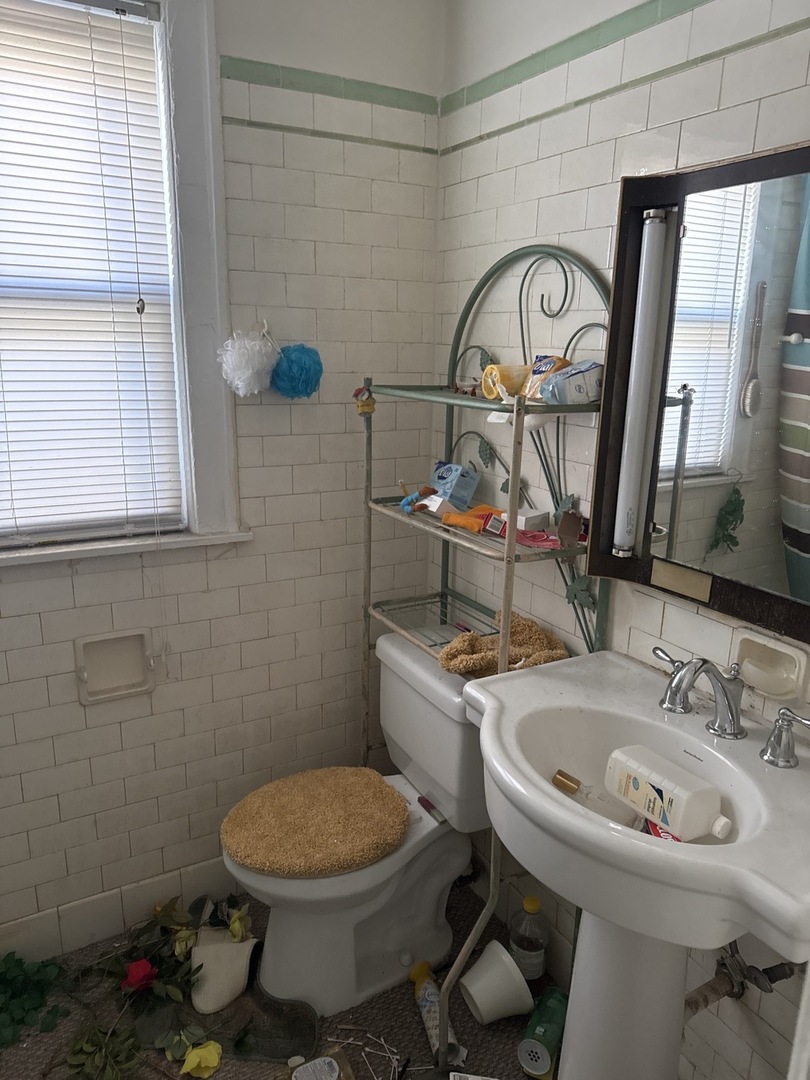 8121 S Jeffery Boulevard