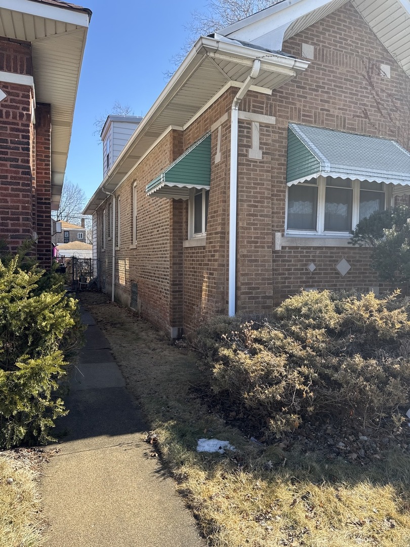 8121 S Jeffery Boulevard