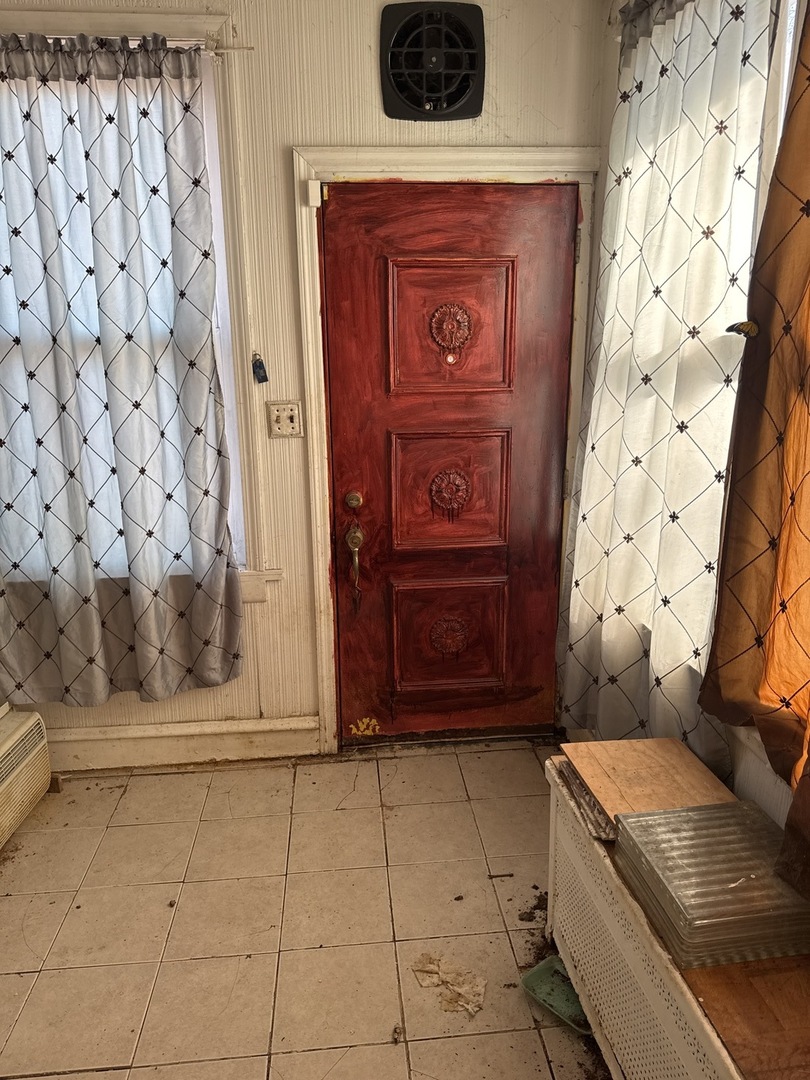 8121 S Jeffery Boulevard