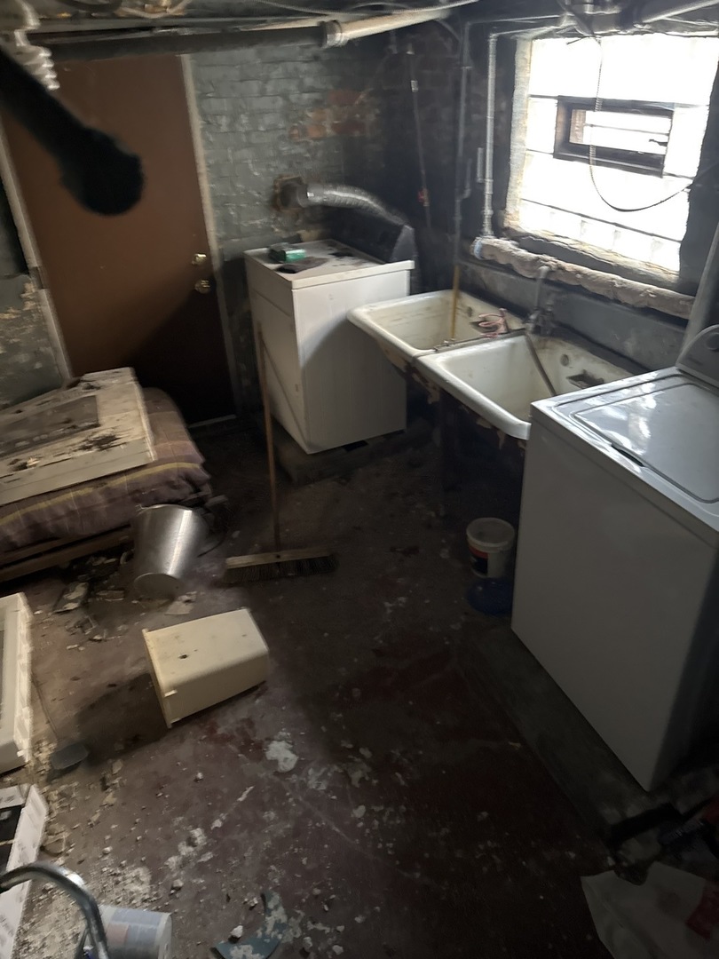 8121 S Jeffery Boulevard