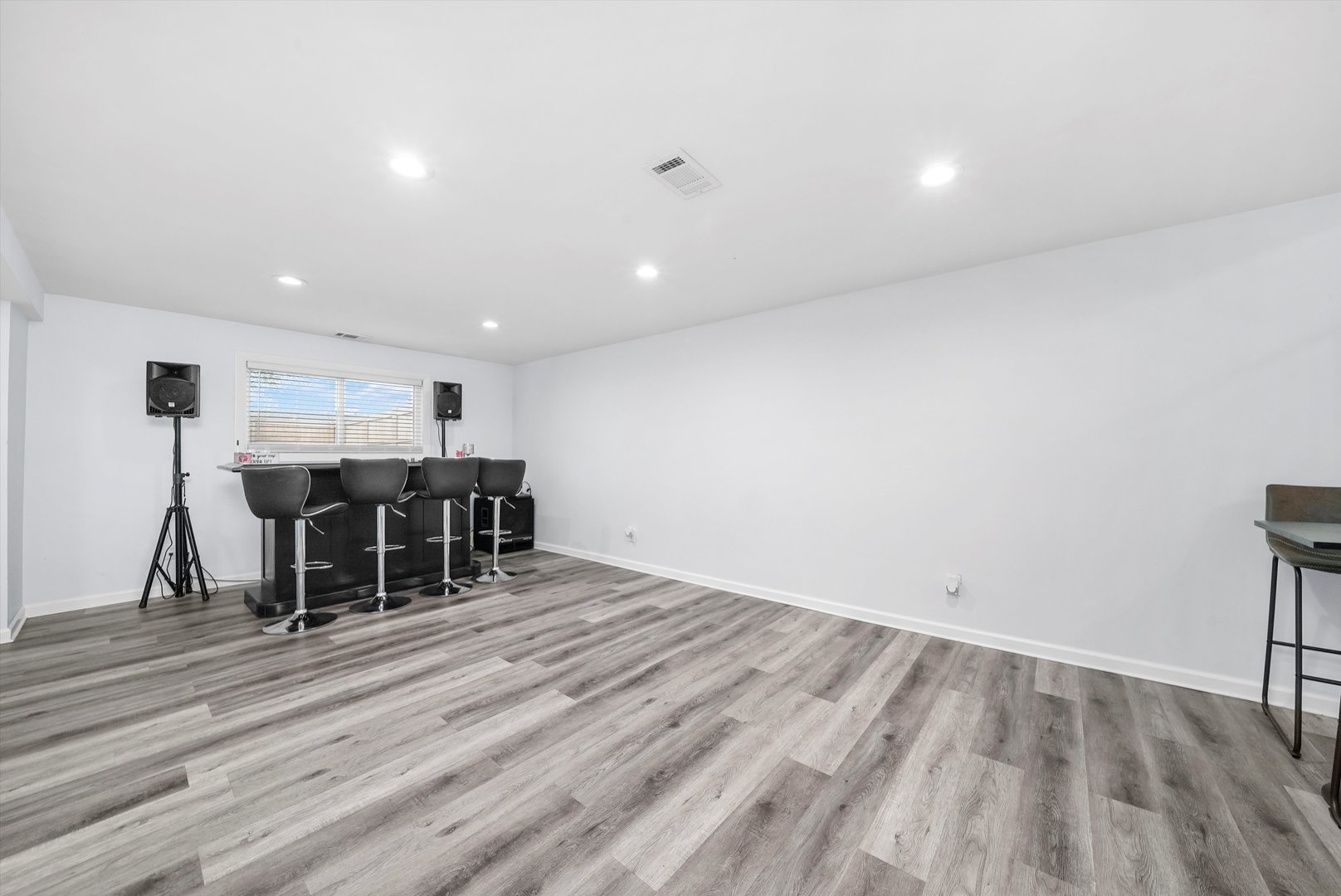 14116 S Hoxie Avenue