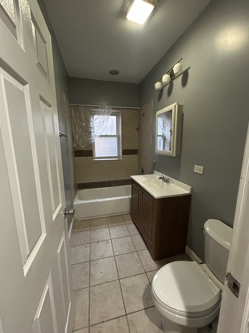 8226 S Drexel Avenue