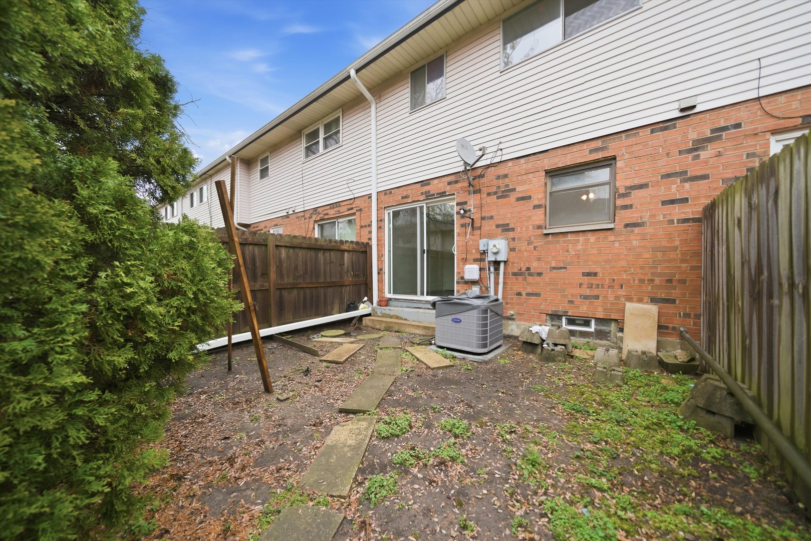 2064 LIONCREST Drive Unit: 2064