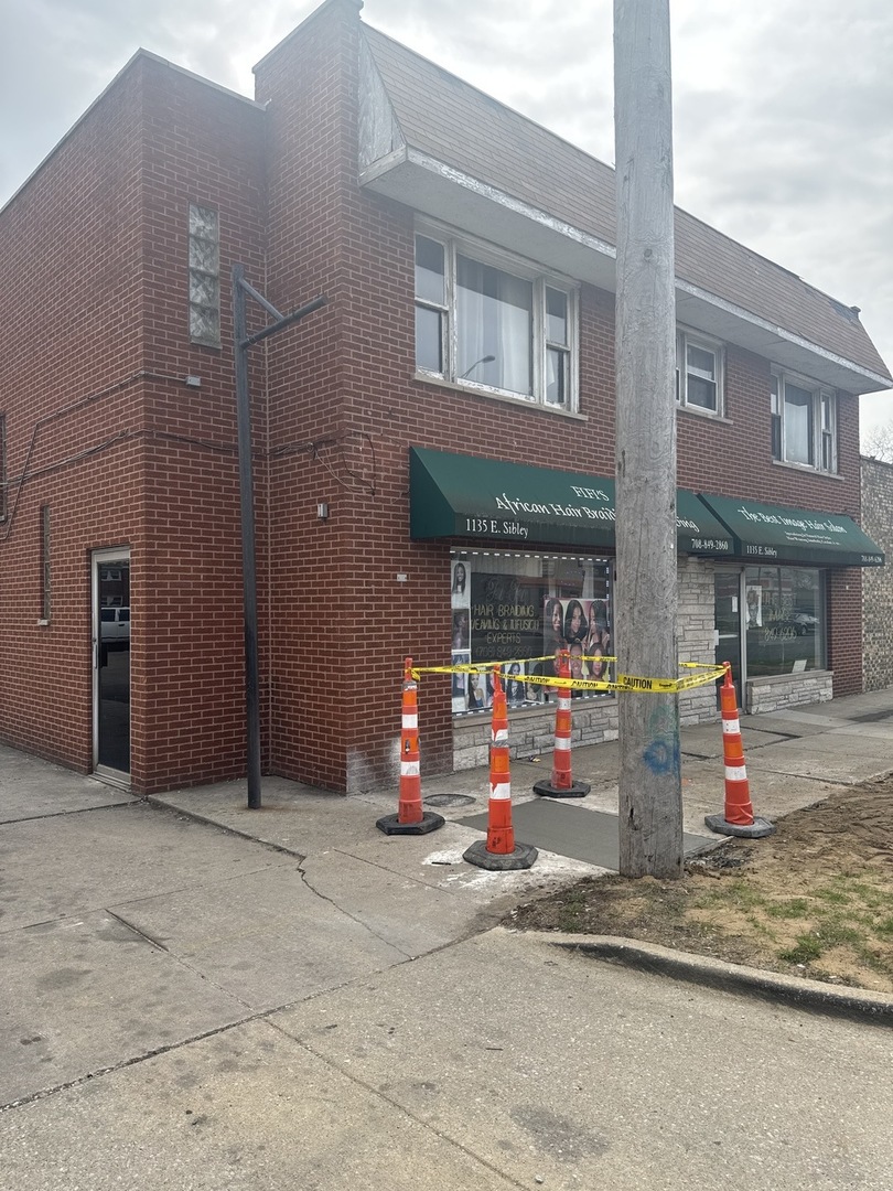 1135 E Sibley Boulevard