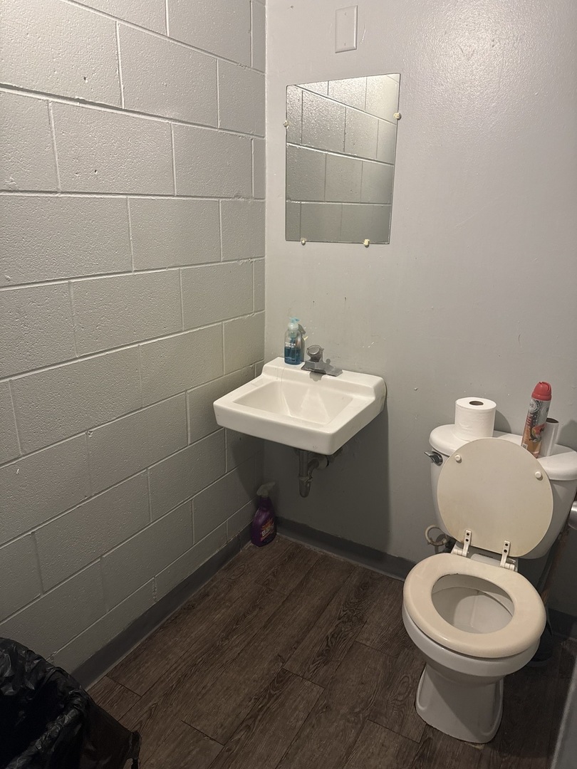 1135 E Sibley Boulevard