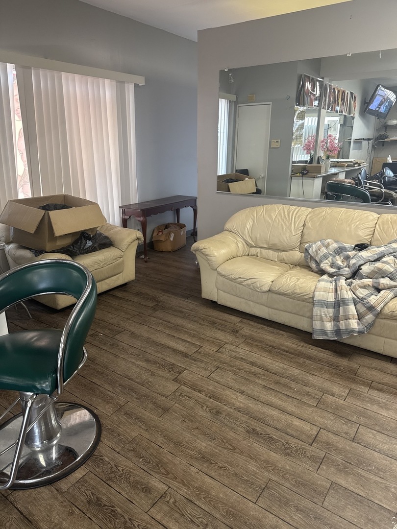 1135 E Sibley Boulevard