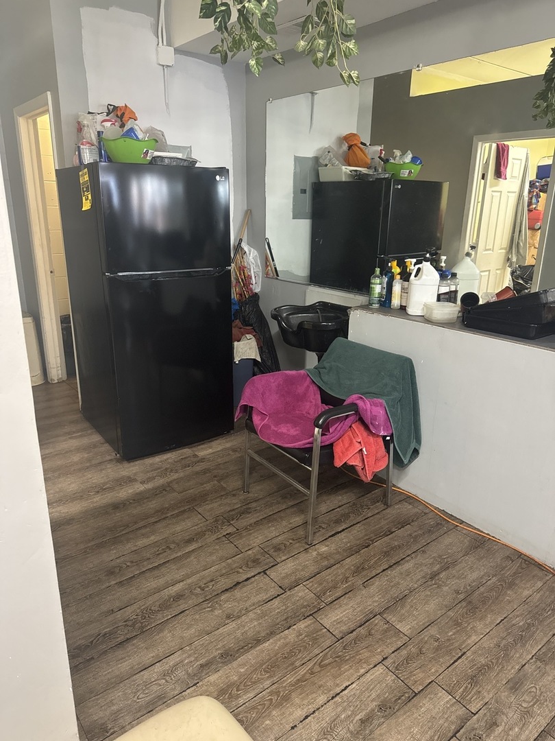 1135 E Sibley Boulevard