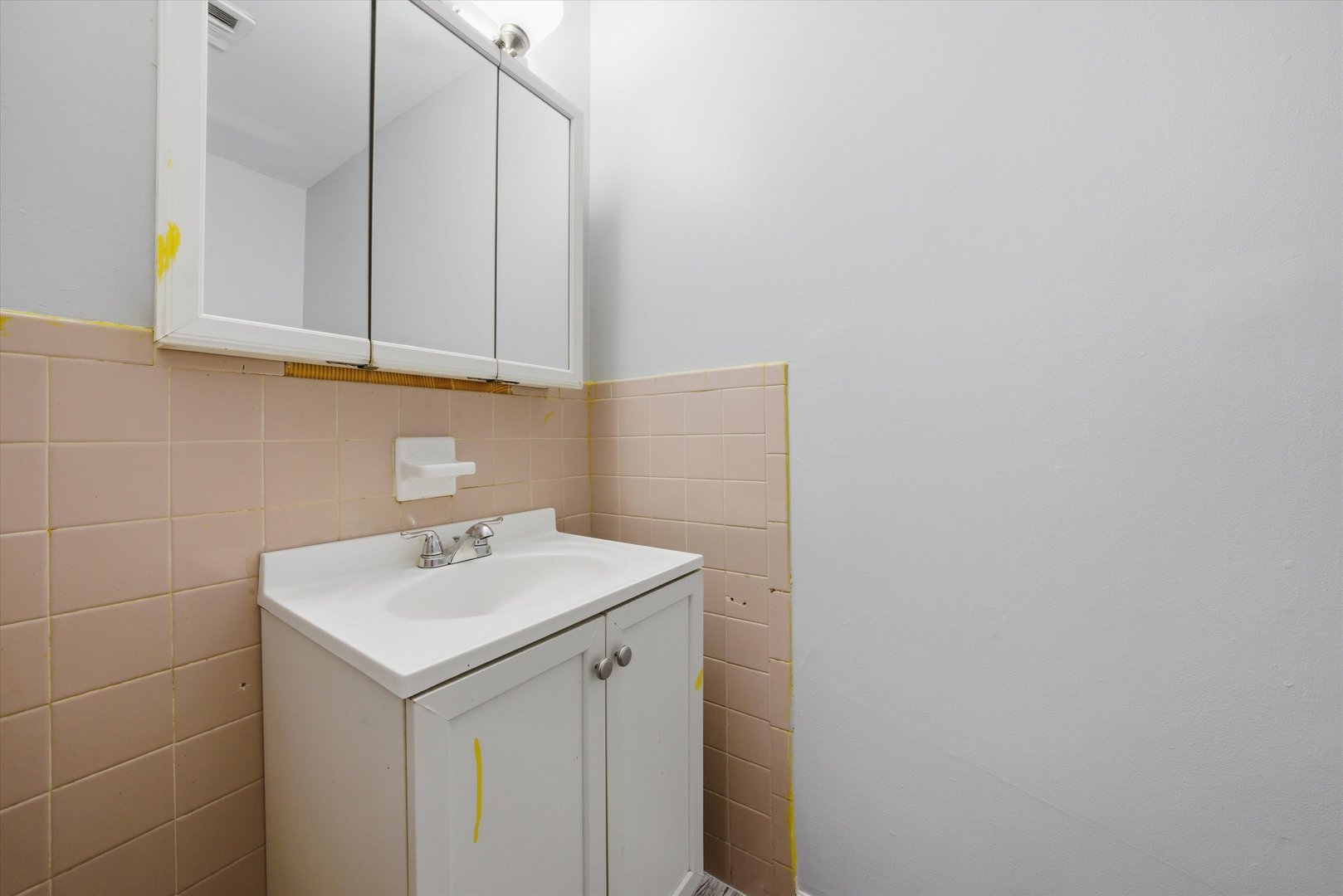 1140 E 81st Street Unit: F
