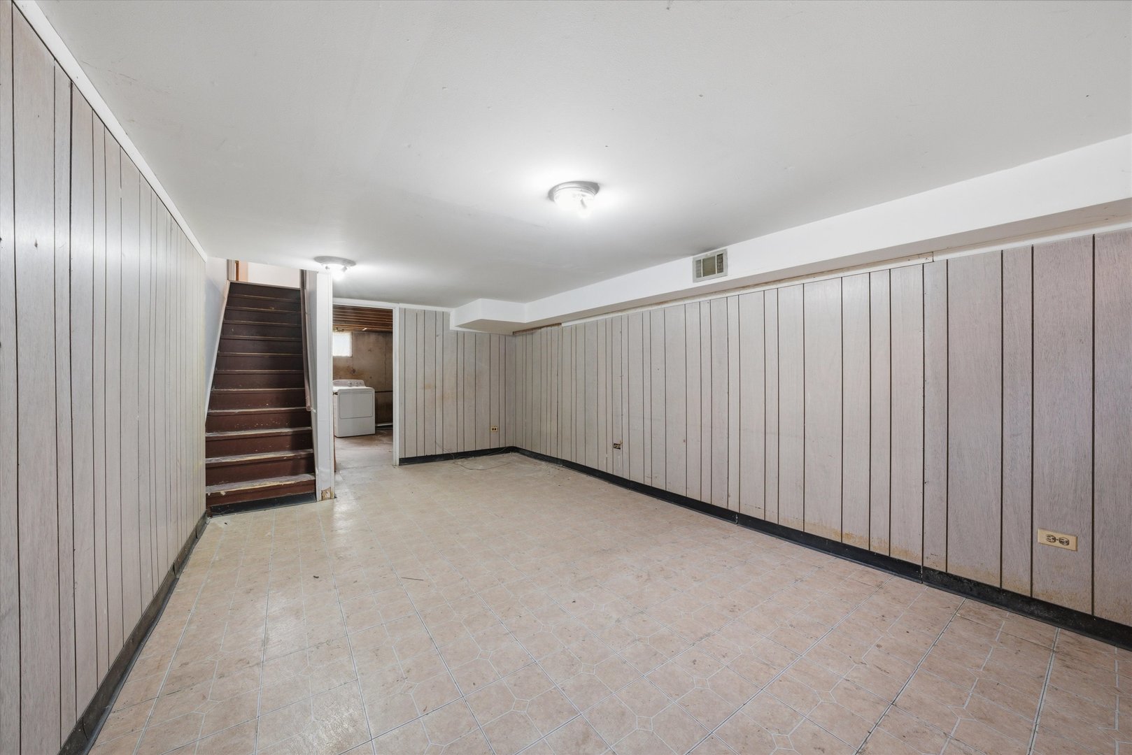 1140 E 81st Street Unit: F