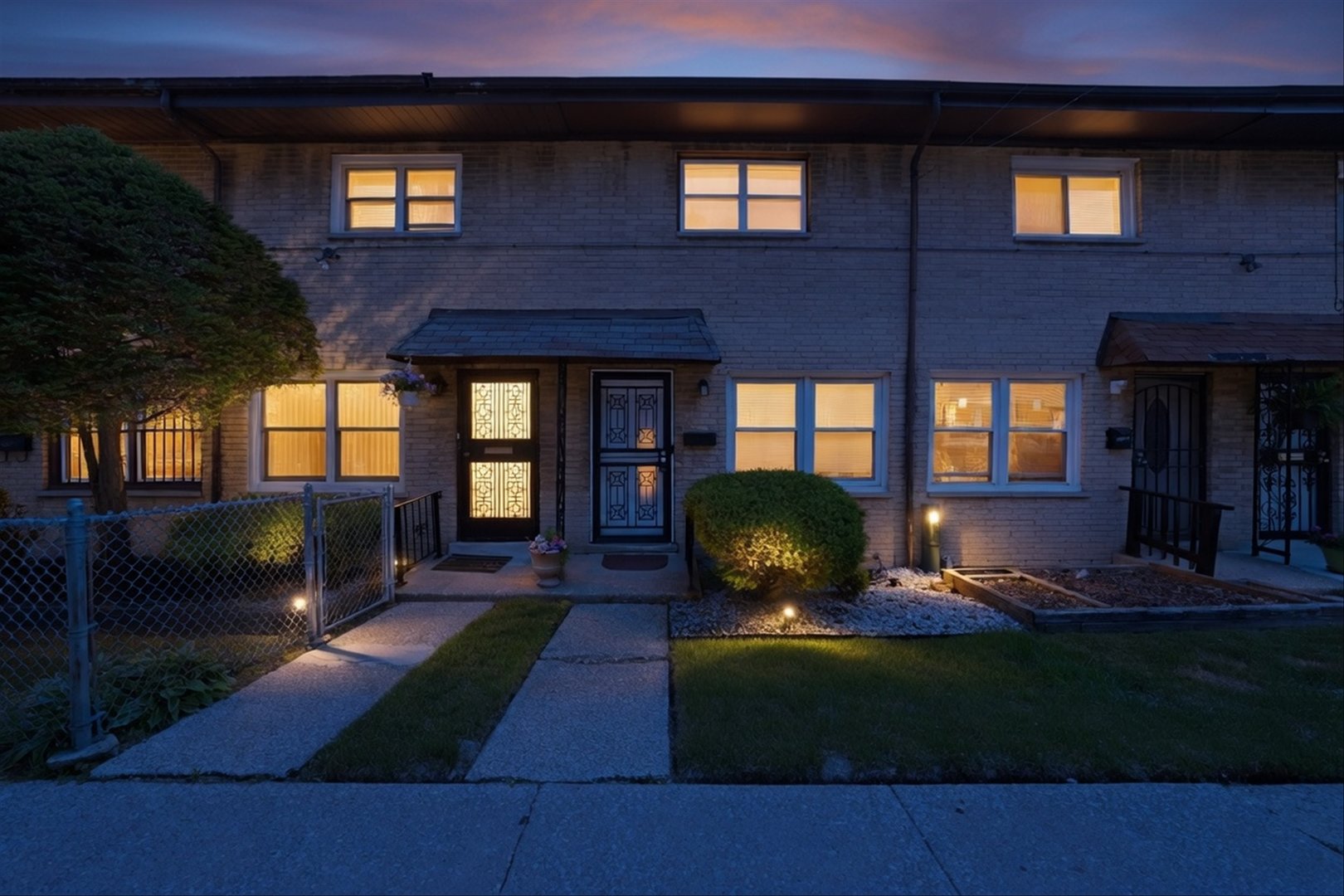 1140 E 81st Street Unit: F