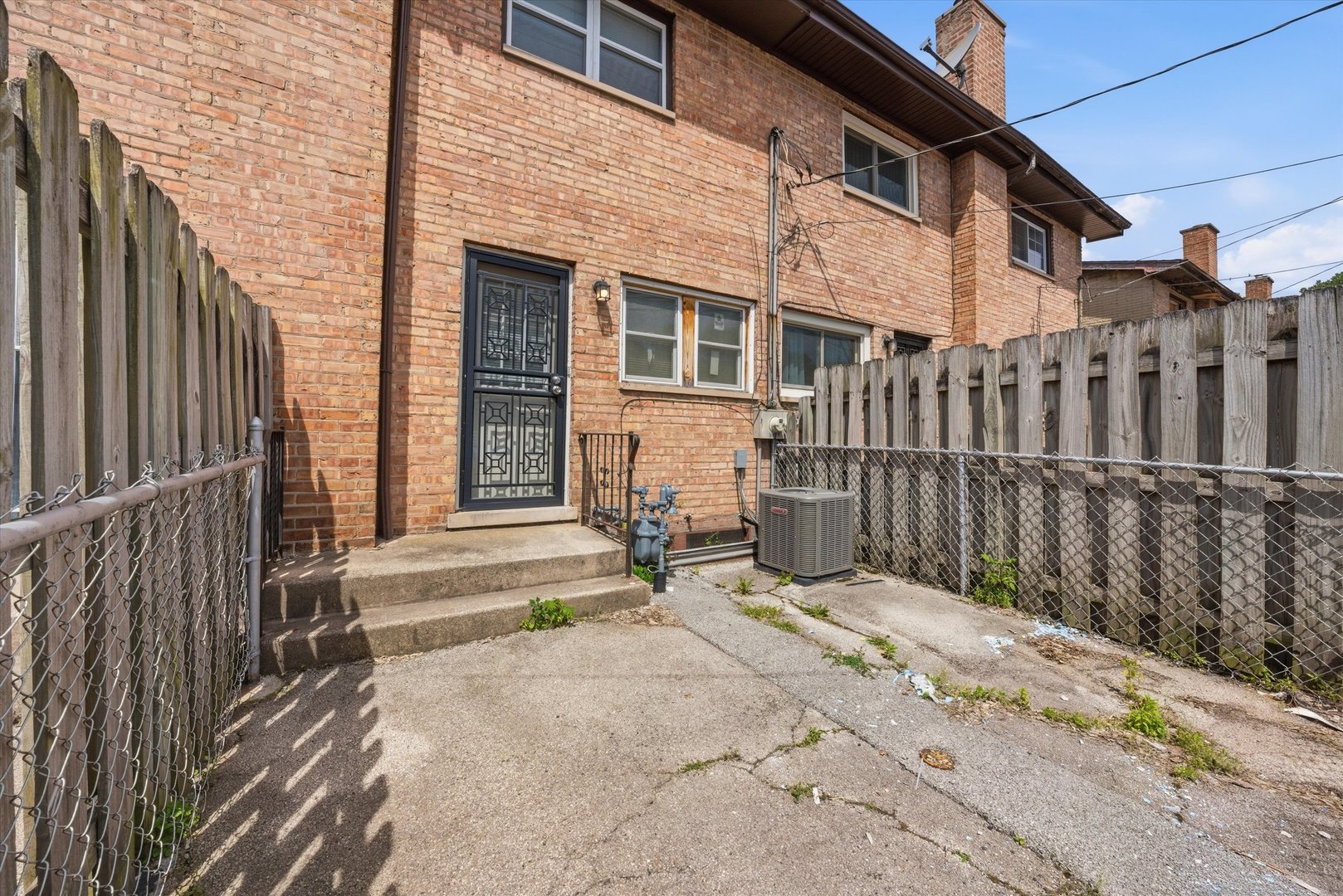1140 E 81st Street Unit: F