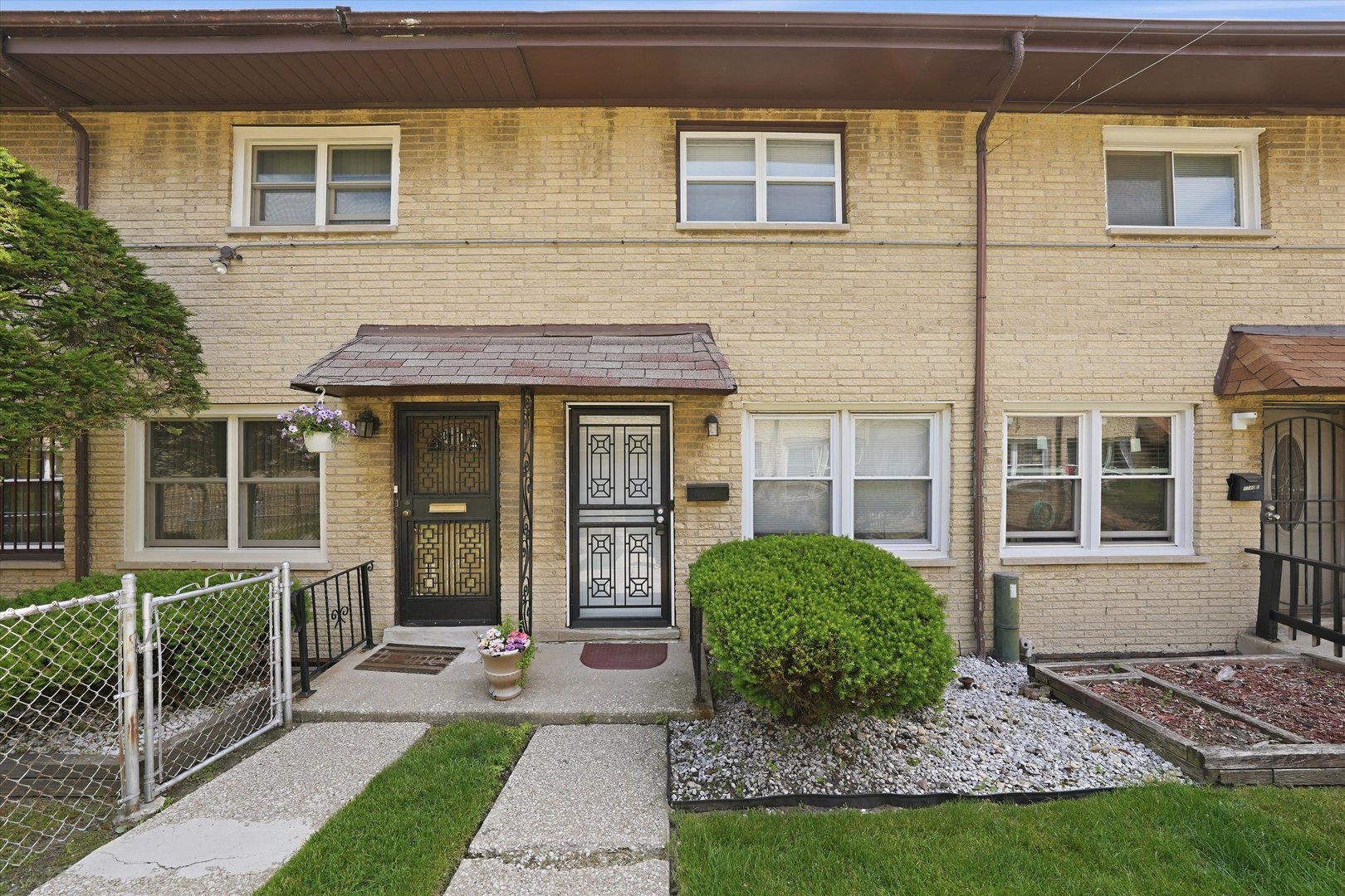 1140 E 81st Street Unit: F