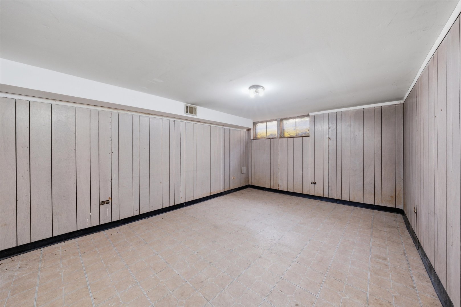 1140 E 81st Street Unit: F
