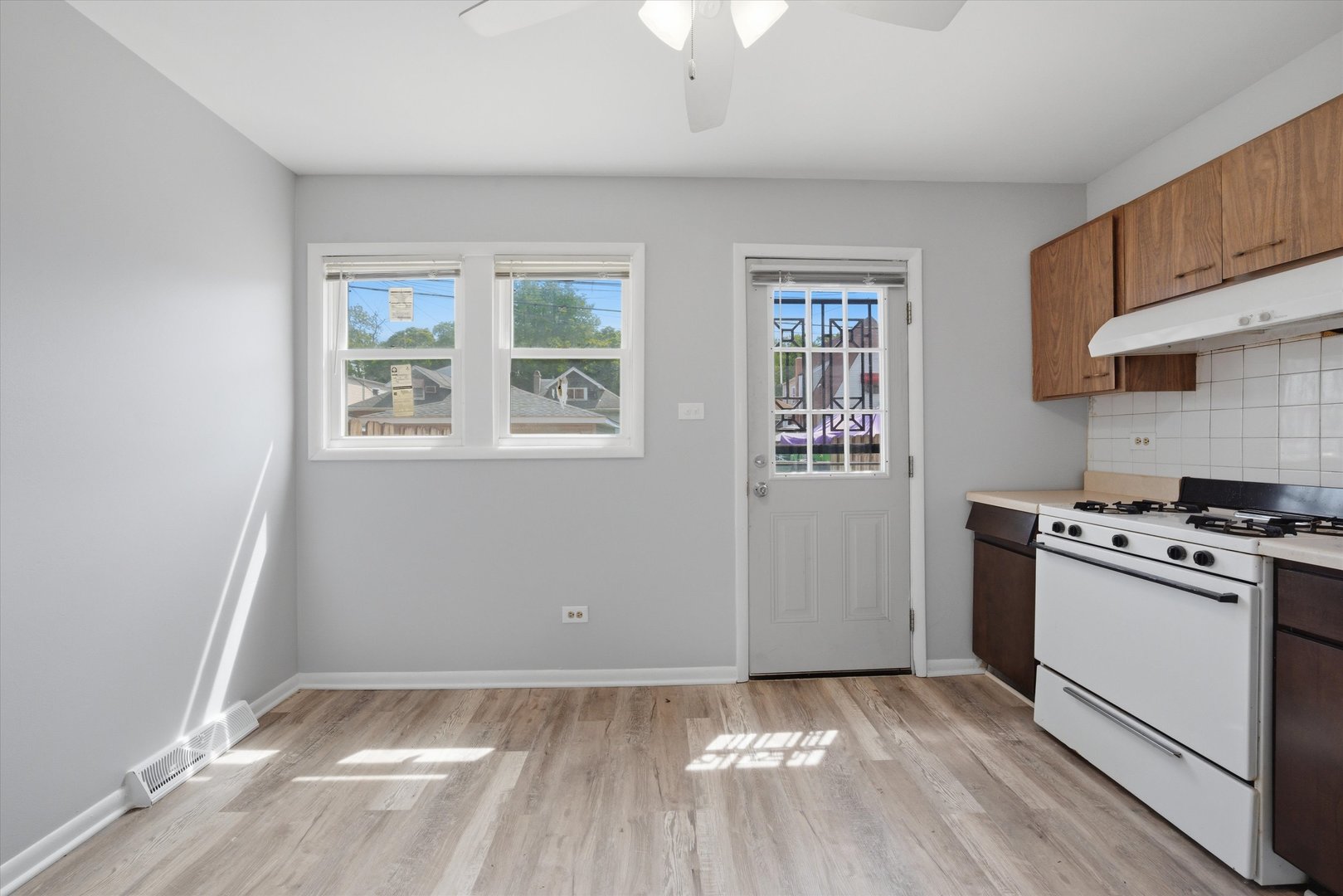1140 E 81st Street Unit: F