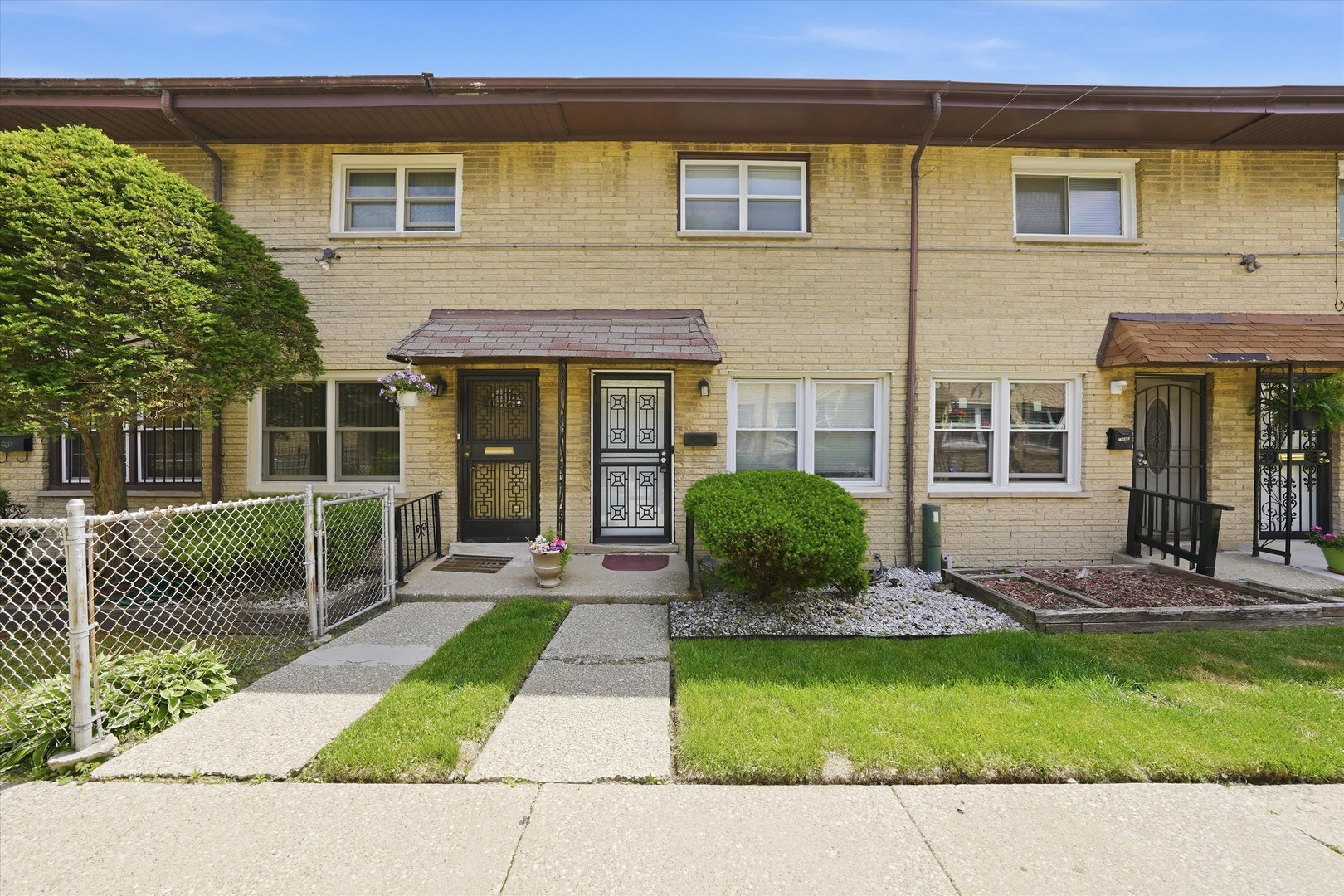 1140 E 81st Street Unit: F