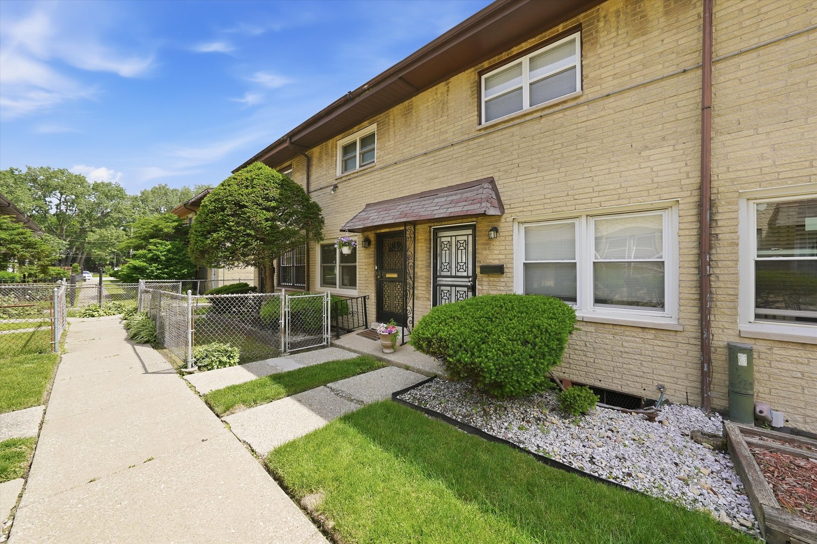 1140 E 81st Street Unit: F