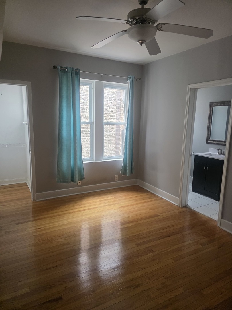 6926 S Paxton Avenue Unit: 1N