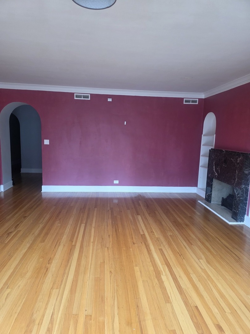 6926 S Paxton Avenue Unit: 1N