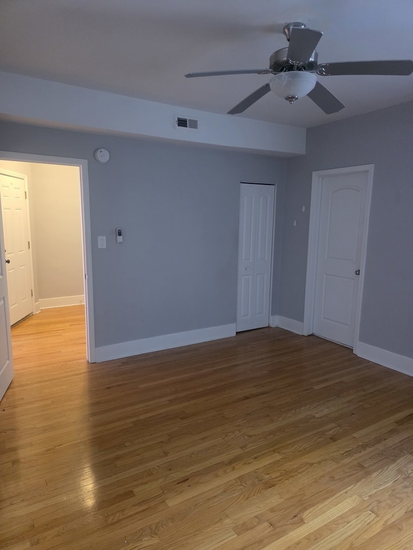 6926 S Paxton Avenue Unit: 1N