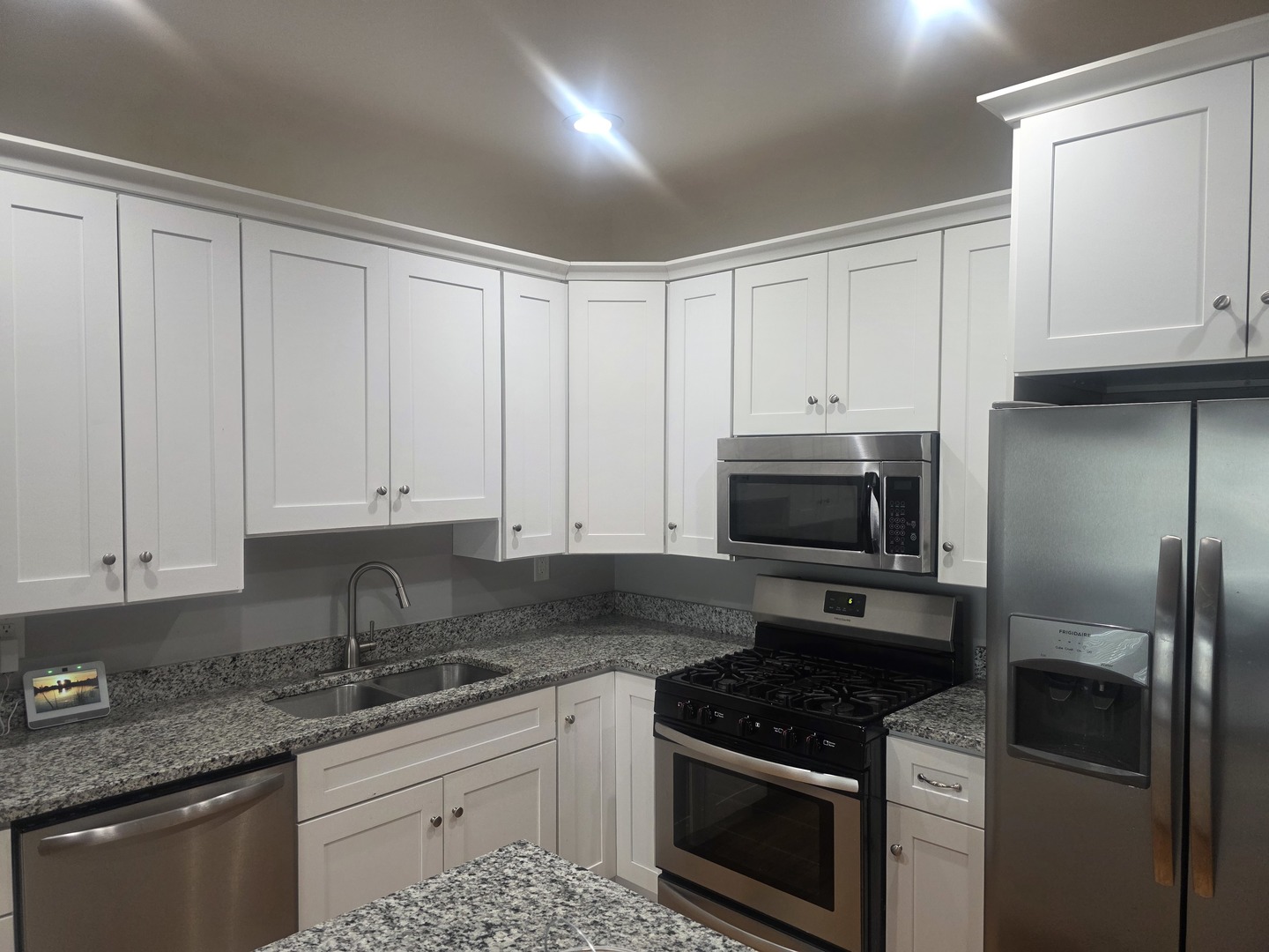 6926 S Paxton Avenue Unit: 1N