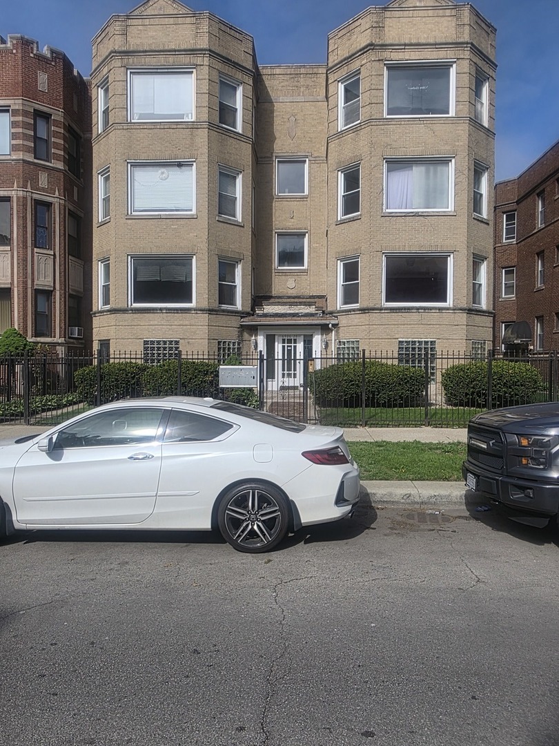 6926 S Paxton Avenue Unit: 1N