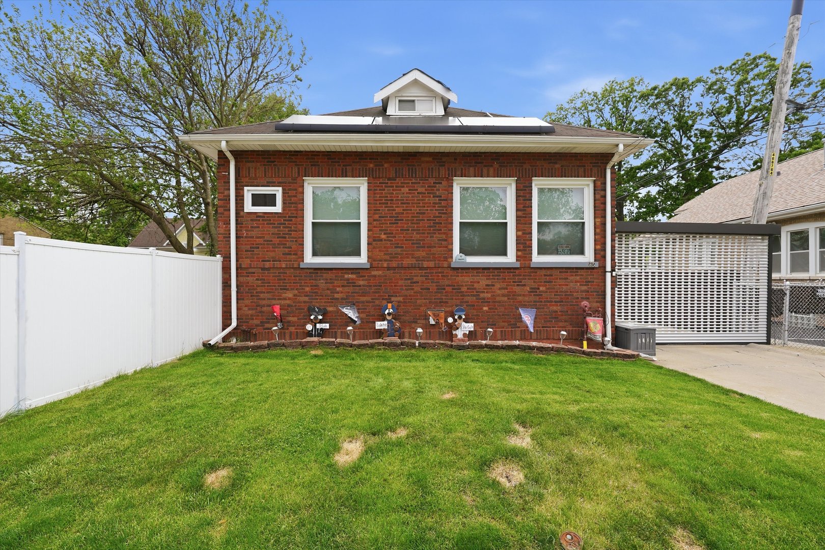 1615 W BEVERLY GLEN Parkway