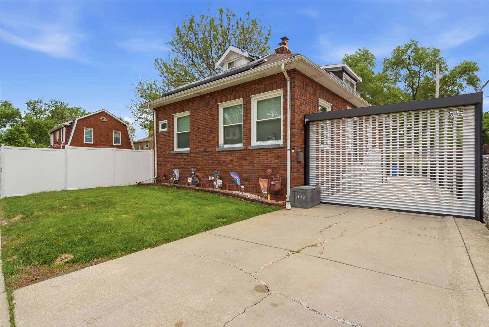 1615 W BEVERLY GLEN Parkway