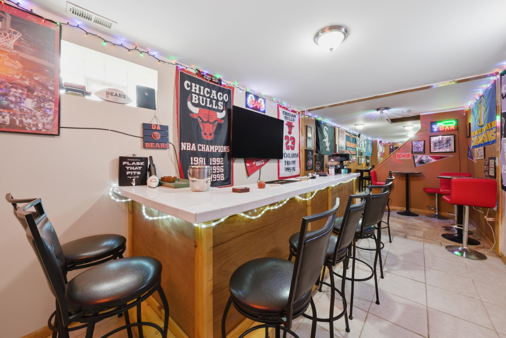 1615 W BEVERLY GLEN Parkway
