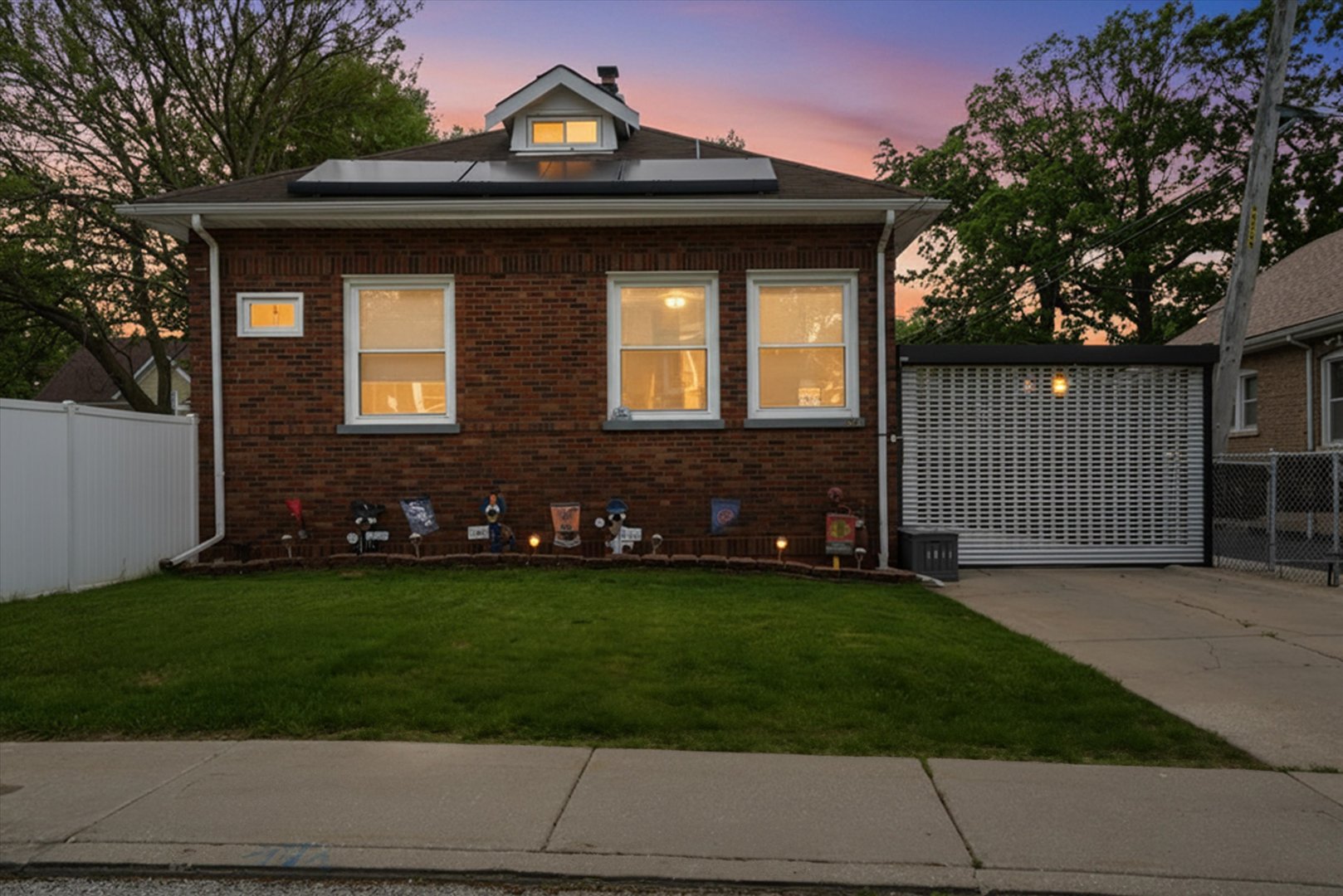 1615 W BEVERLY GLEN Parkway
