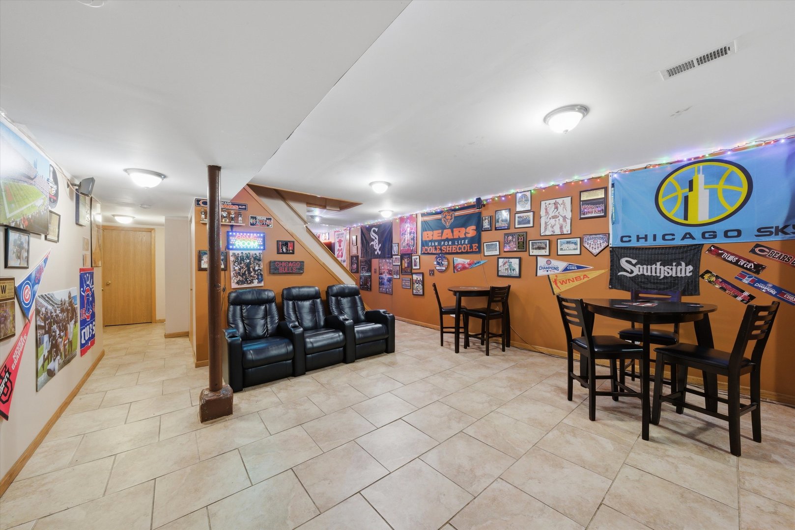 1615 W BEVERLY GLEN Parkway