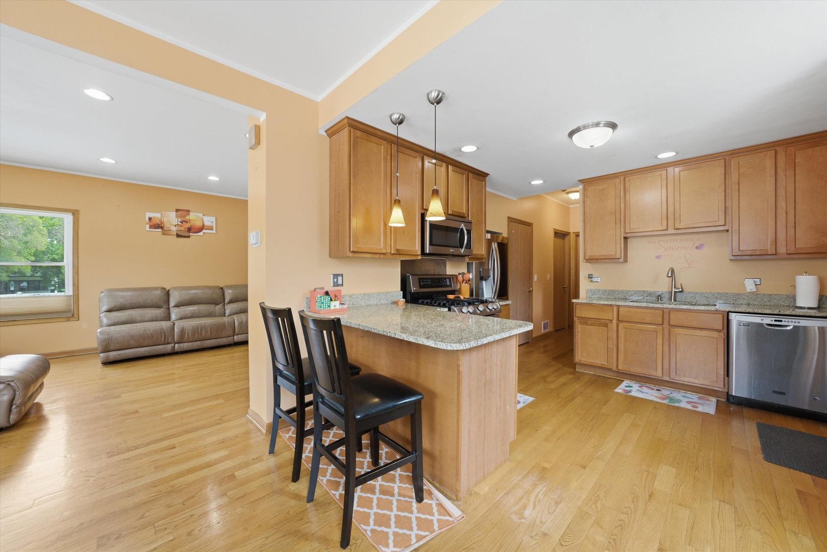 1615 W BEVERLY GLEN Parkway
