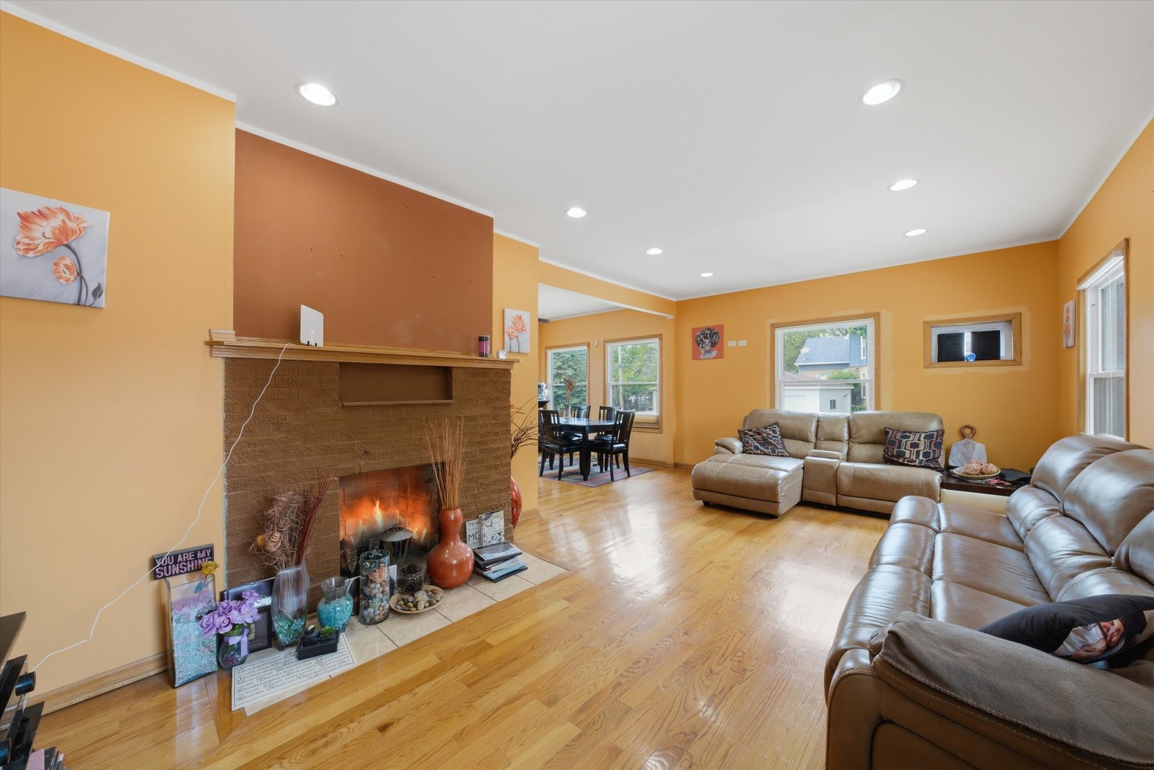 1615 W BEVERLY GLEN Parkway